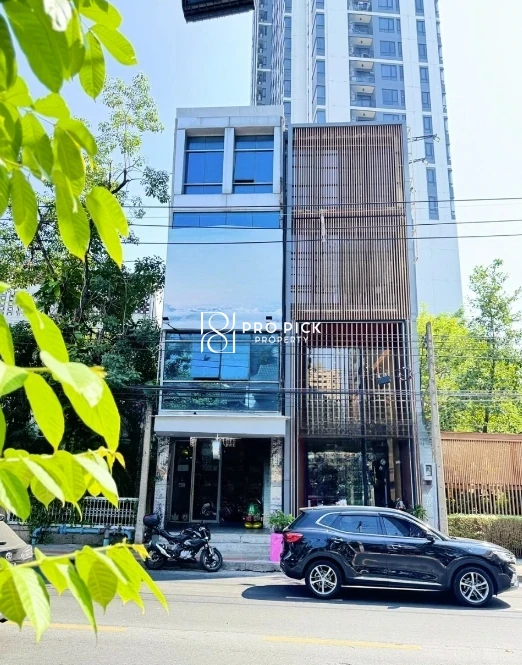 For Rent Retail Space 100 sq.m. BTS Ekkamai Sukhumvit