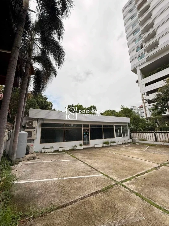 For Rent Retail Space near BTS Ekkamai Sukhumvit Watthana