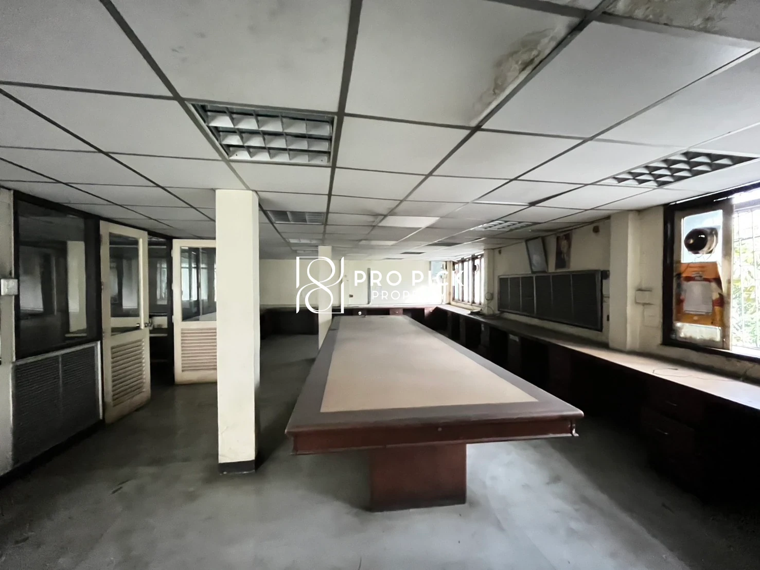 For Rent Shophouse Warehouse 4-storey Warehouse BTS Phrakanong Sukhumvit Rama 4 Khlong Toei Bangkok PP-00576 more photos
