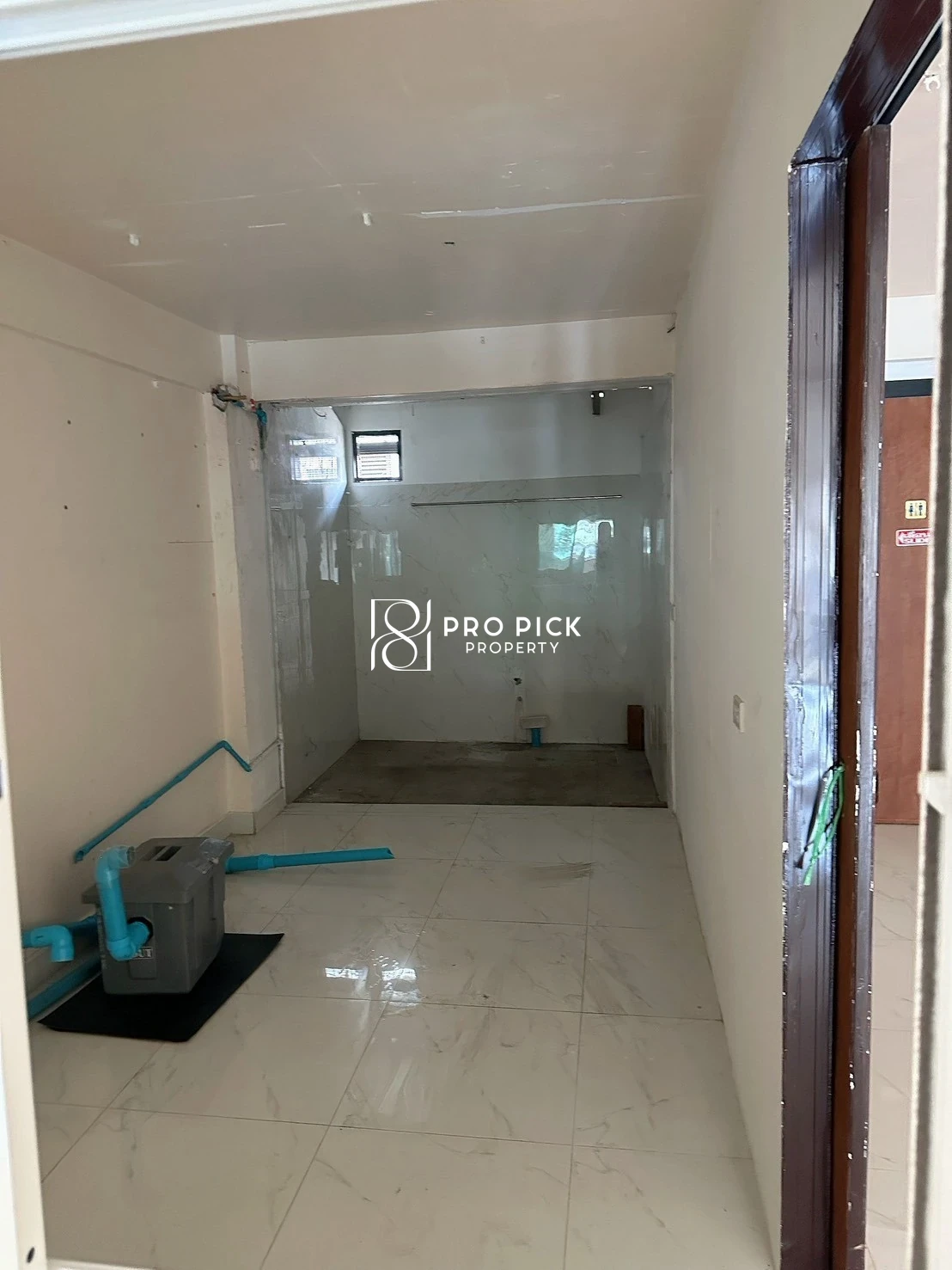 For Rent Retail Space 56 sq.m. MRT Phawana Ladprao Samsen Nok Huai Kwang Bangkok PP-00577 more photos