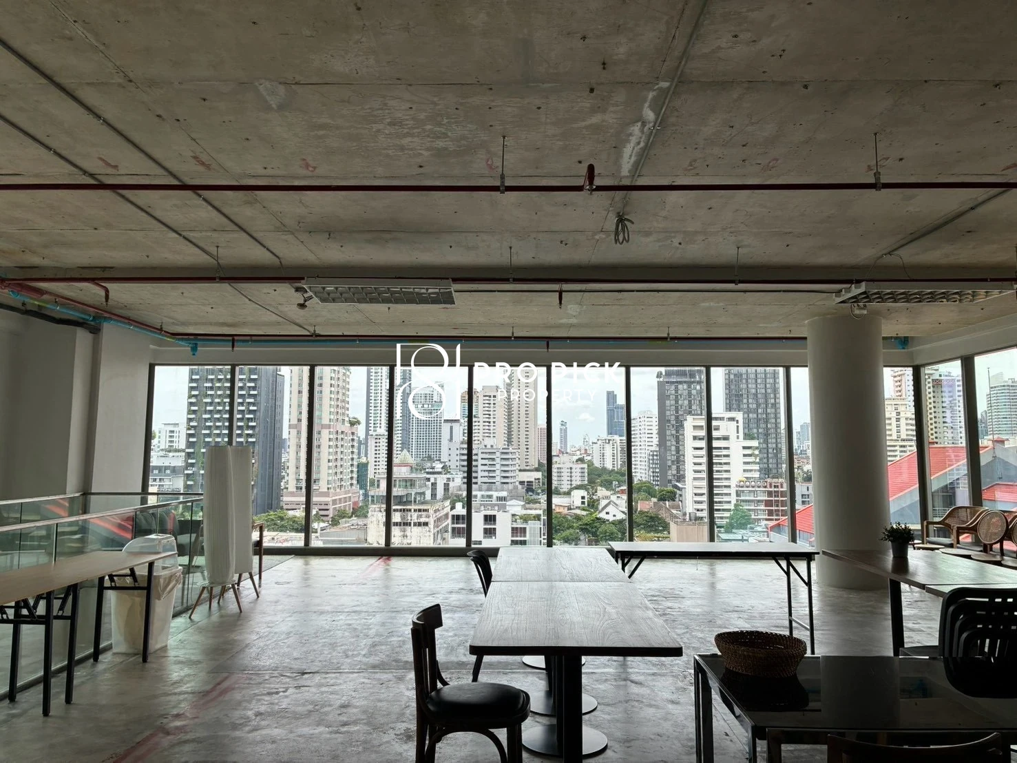 For Rent Retail Space 183 Sqm. BTS Asok Sukhumvit Watthana Bangkok PP-00588 more photos