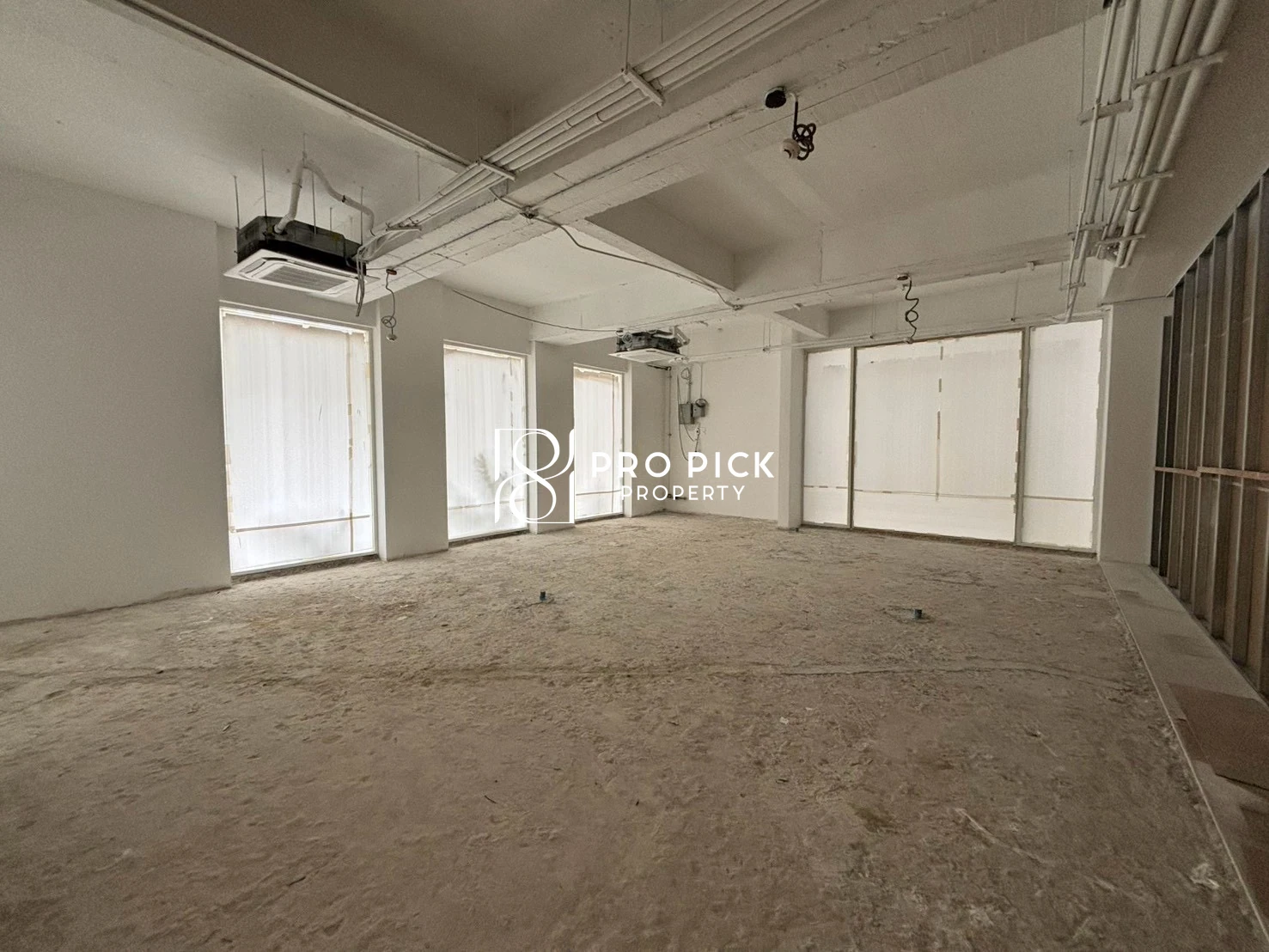 For Rent Retail Space 74.64 Sq.m. BTS Chit Lom Lang Suan