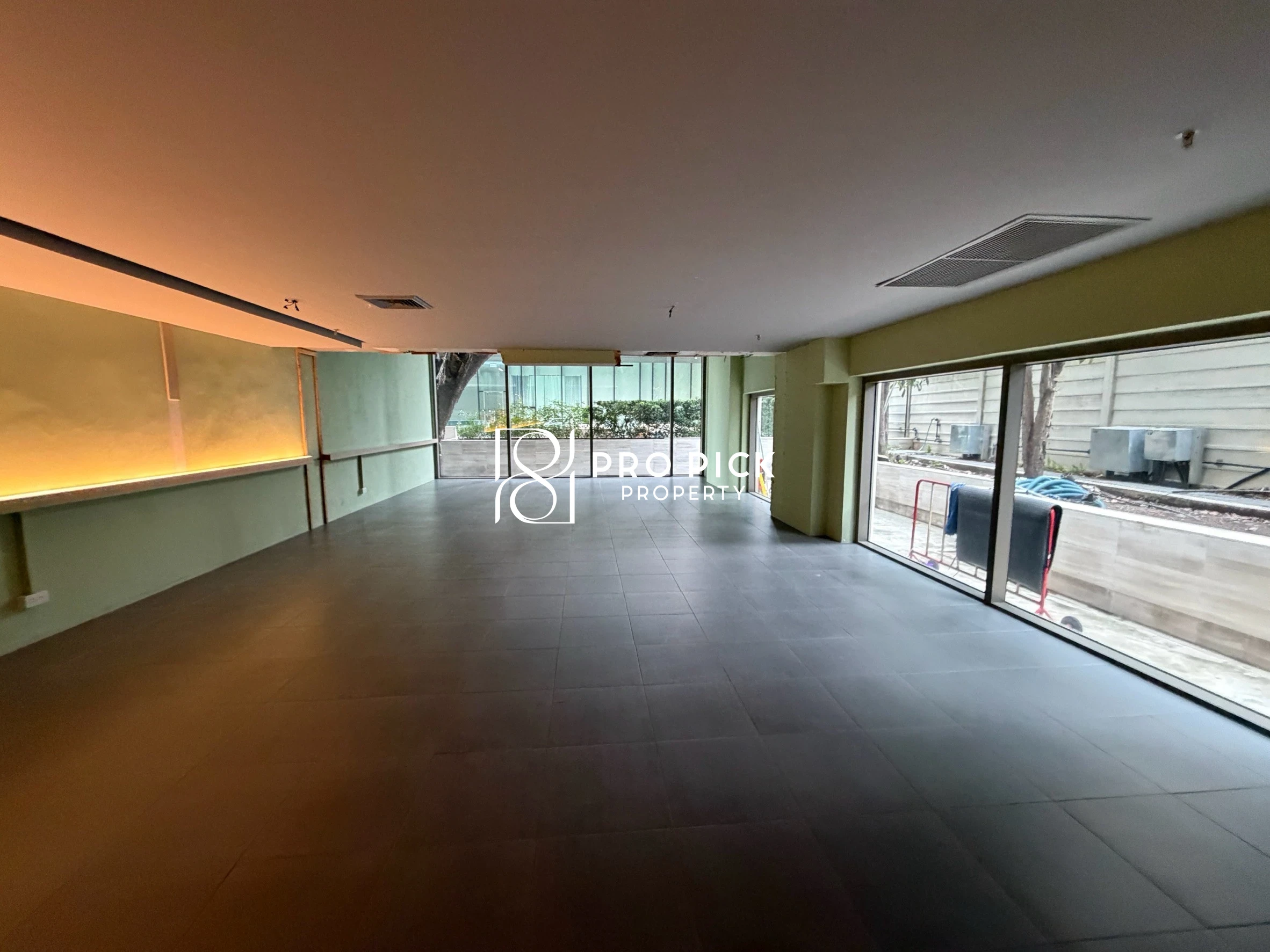 For Rent Retail Space 207 Sq.m. BTS Phrom Phong Sukhumvit Watthana Bangkok PP-00590 more photos