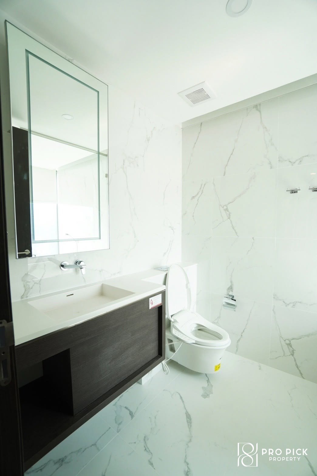 For Rent Condo Siamese Exclusive Queens 2 Bed 2 Bath MRT Queen Sirikit National Convention Centre Khlong Toei PP-00257 more photos