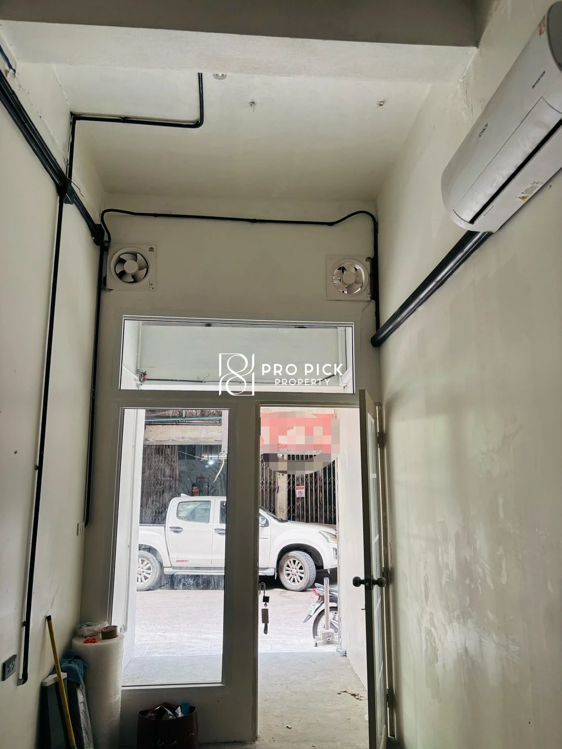 For Rent Retail Space 16 sq.m. BTS Phra Khanong Ekkamai Sukhumvit Khlong Toei Bangkok PP-00618 photo 2