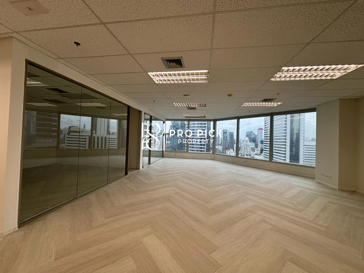 For Rent Office Space 151.92 Sq.m. BTS Chong Nonsi Naradhiwas