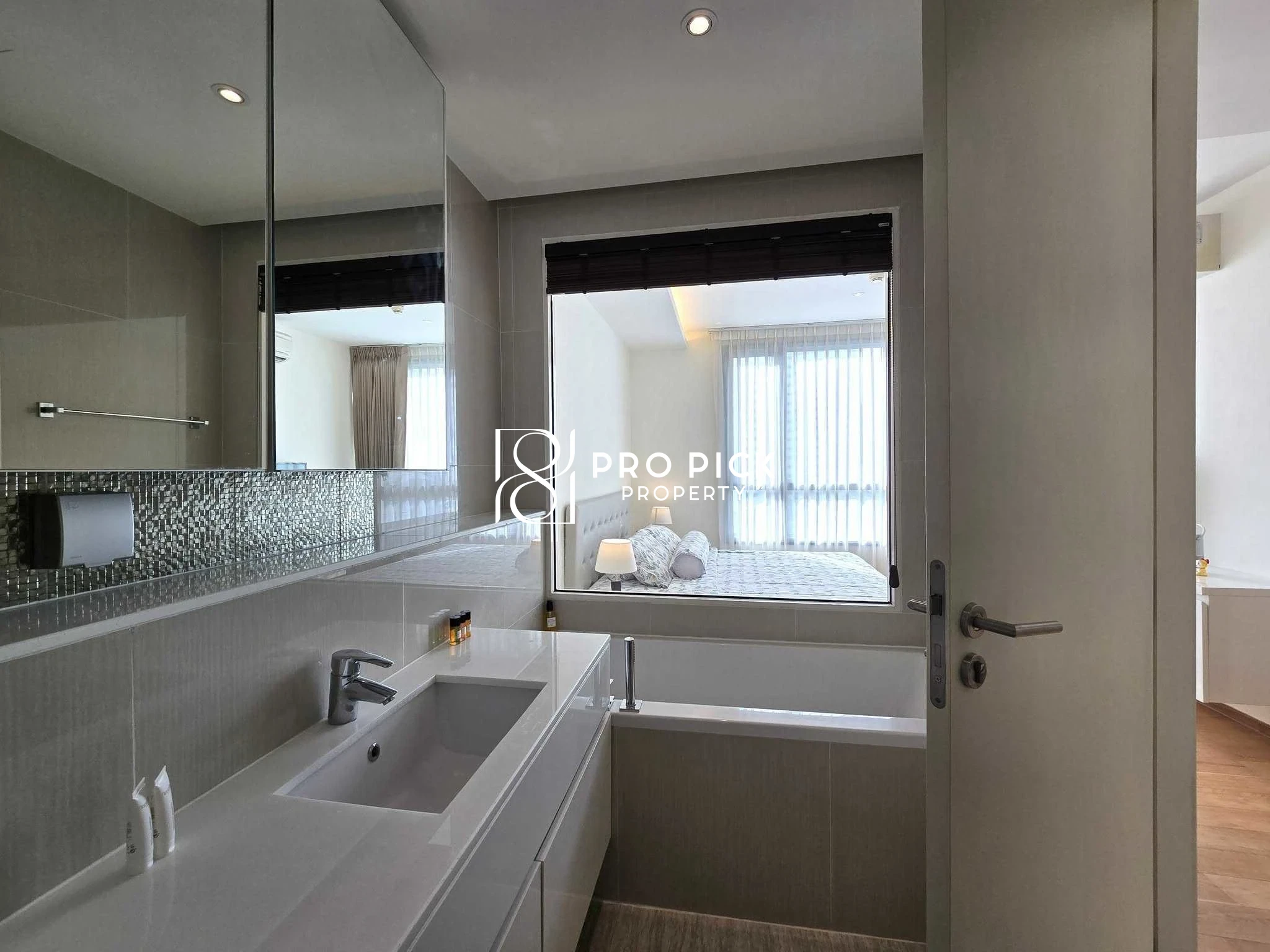For Rent Condo H Sukhumvit 43 2 Bed 2 Bath BTS Phrom Phong Sukhumvit Watthana Bangkok PP-00632 more photos