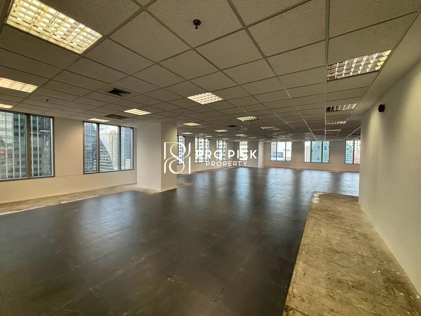 For Rent Office 219.49 Sq.m. BTS Asok Sukhumvit Khlong Toei