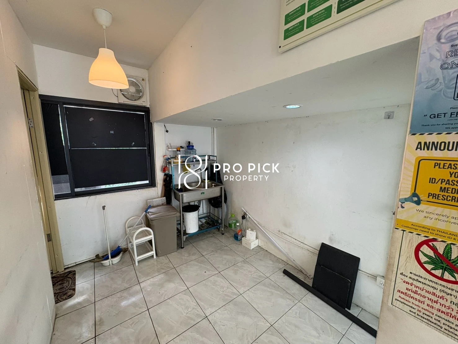 For Rent Retail Space 40 sq.m. BTS Asoke Sukhumvit Khlong Toei Bangkok PP-00661 more photos