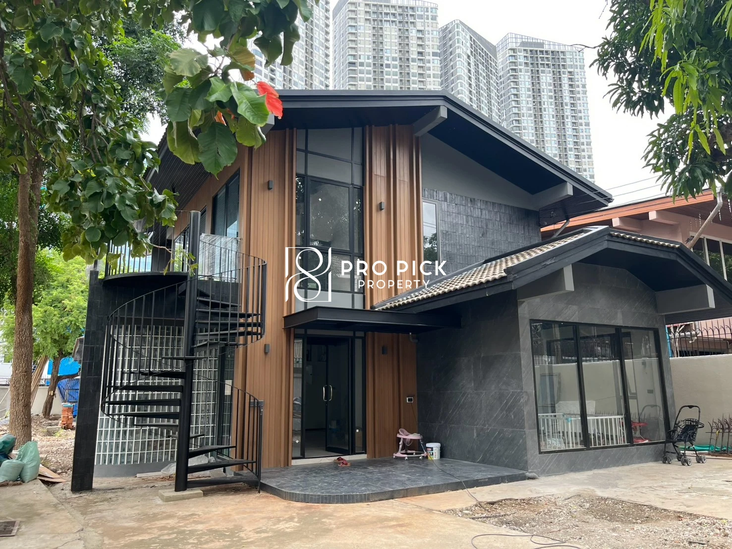 For Rent Retail 240 Sqm. BTS Punnawithi Sukhumvit Phra