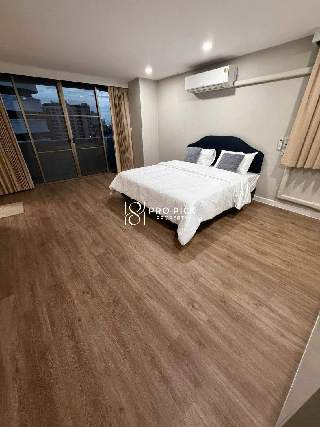 For Rent Condo Regency Court 4 Bed 4 Bath BTS Asok Sukhumvit Khlong Toei Bangkok PP-00696 more photos