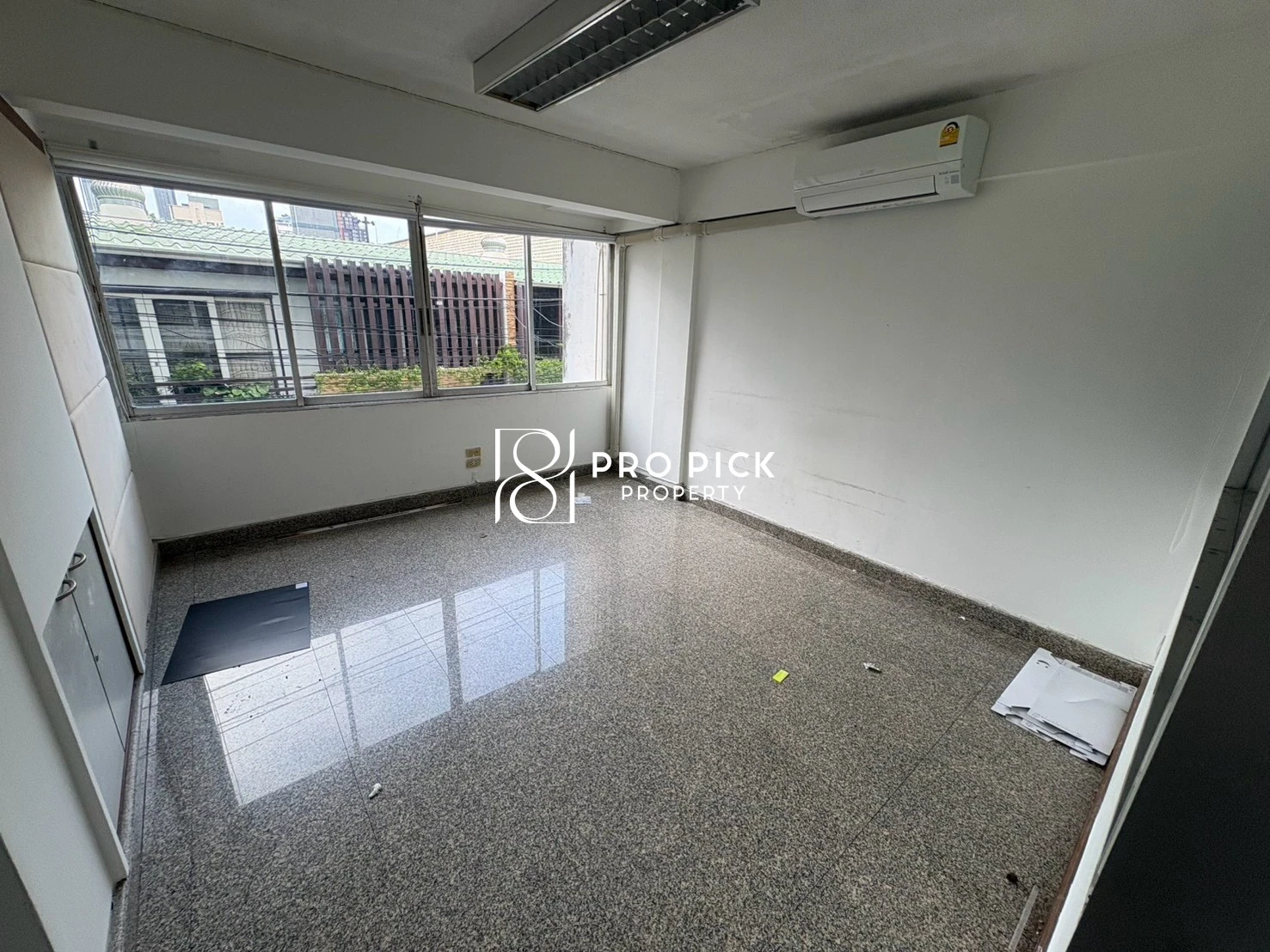 For Rent/Sale Shophouse 250 sq.m. BTS Ekkamai Sukhumvit Watthana Bangkok PP-00718 more photos