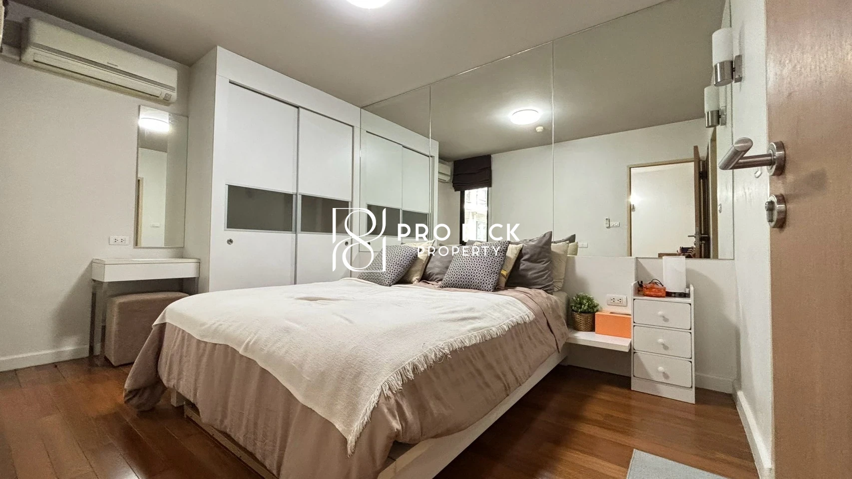 For Rent Condo Le Cote Sukhumvit 14 1 Bed 1 Bath BTS Asoke Sukhumvit Khlong Toei Bangkok PP-00738 more photos