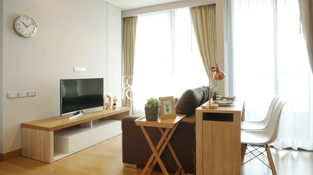 For Rent Condo The Lumpini 24 1 Bed 1 Bath BTS Phrom Phong Sukhumvit Khlong Toei Bangkok PP-00744 more photos