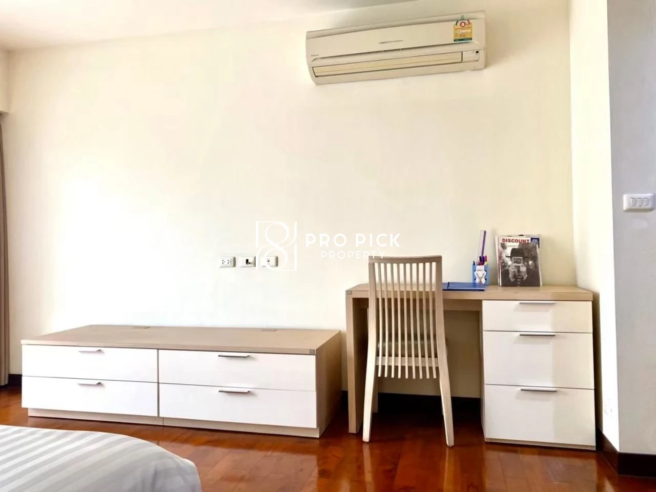 For Rent Condo Baan Sukhumvit 14 1 Bed 1 Bath BTS Asoke Sukhumvit Khlong Toei Bangkok PP-00745 photo 2