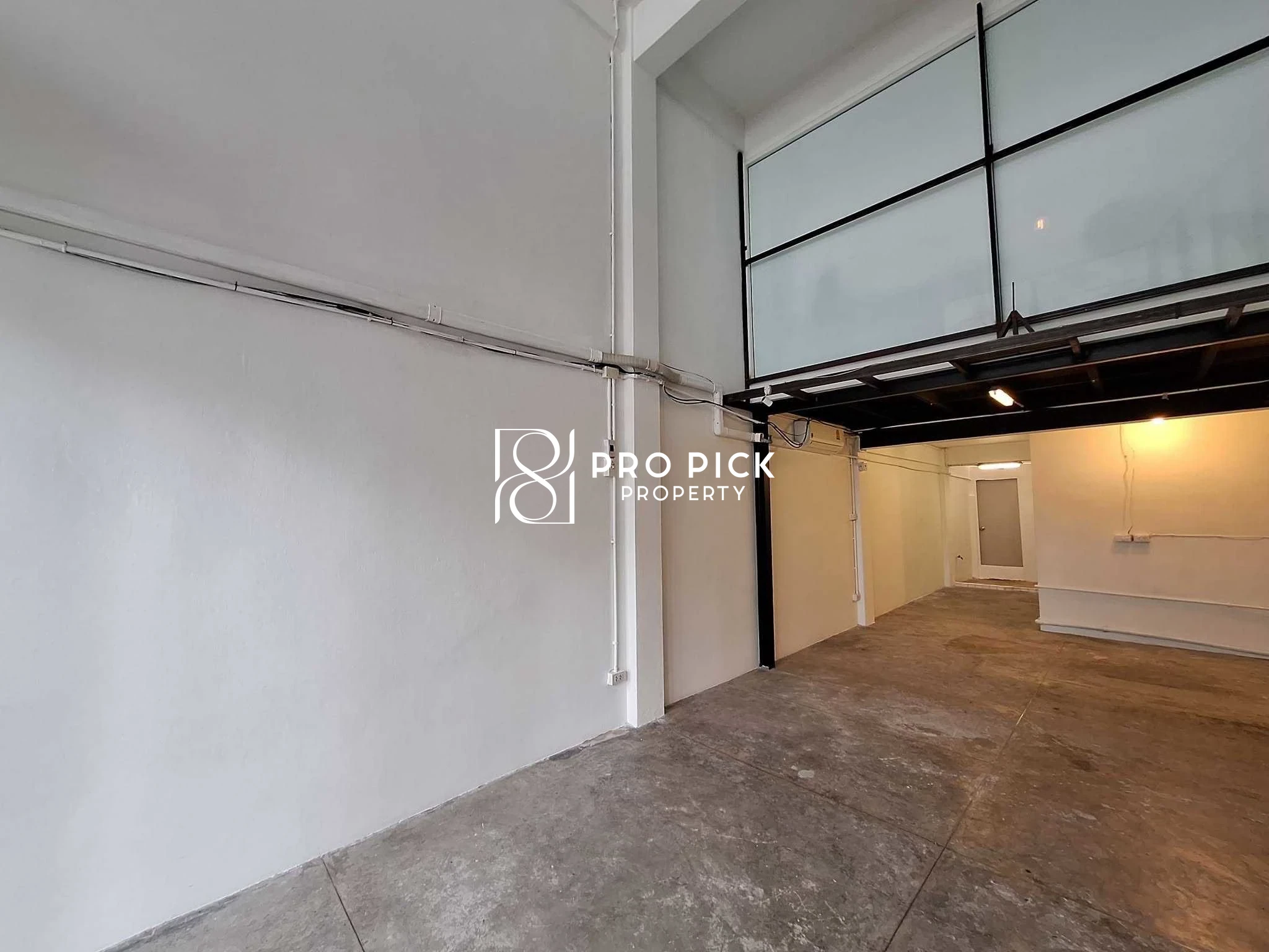 For Rent Office Retail space 53 sq.m. BTS Phra Khanong
