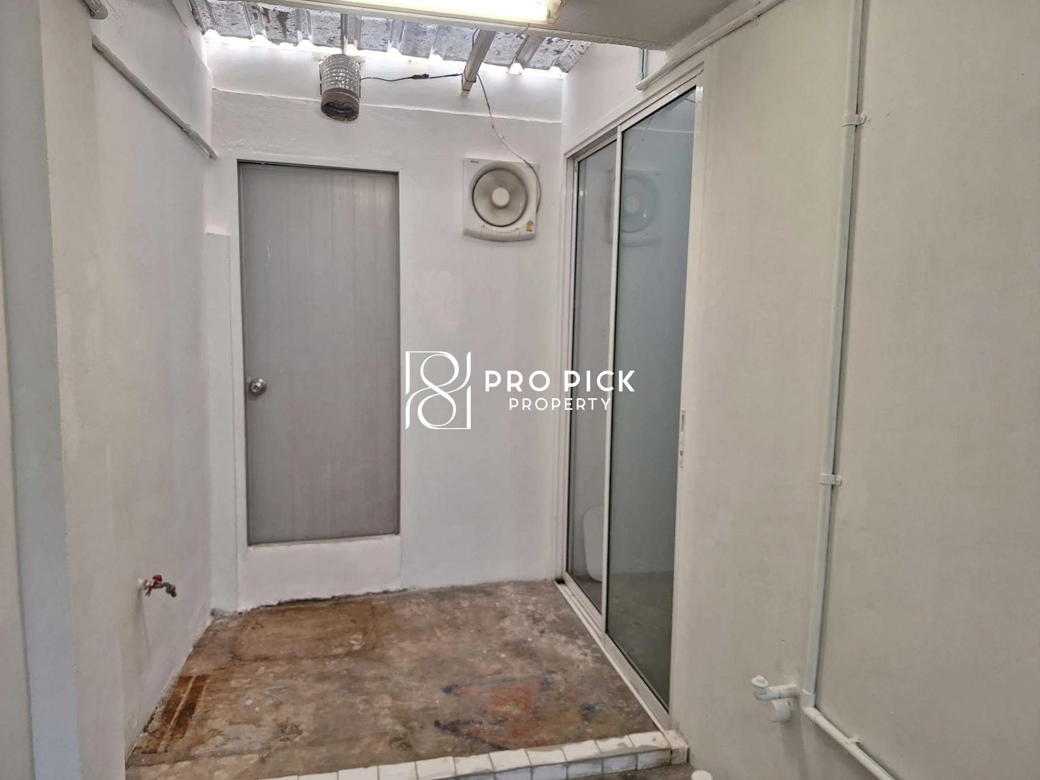 For Rent Office Retail space 53 sq.m. BTS Phra Khanong Sukhumvit Khlong Toei Bangkok PP-00752 more photos