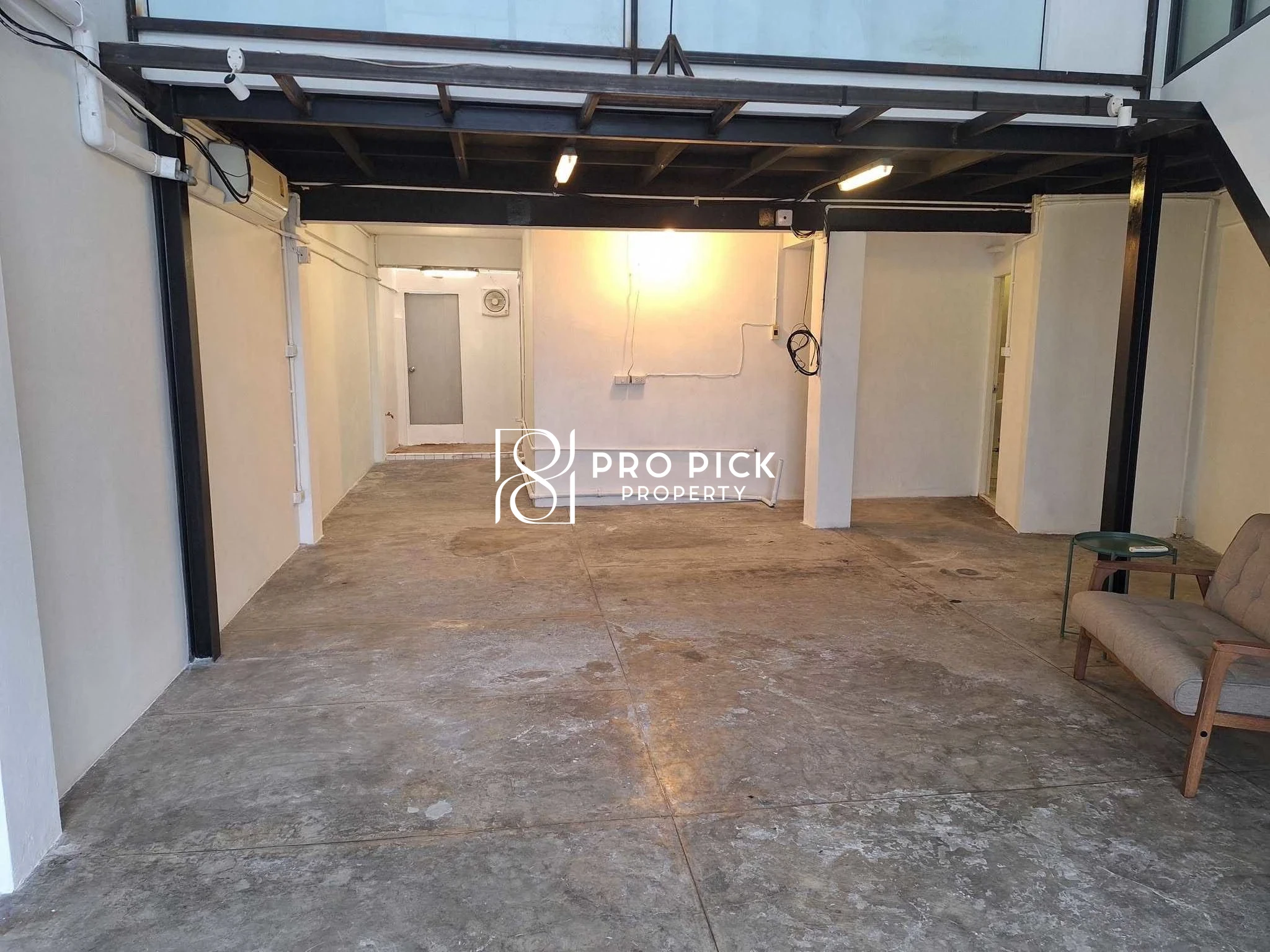 For Rent Office Retail space 53 sq.m. BTS Phra Khanong Sukhumvit Khlong Toei Bangkok PP-00752 photo 2