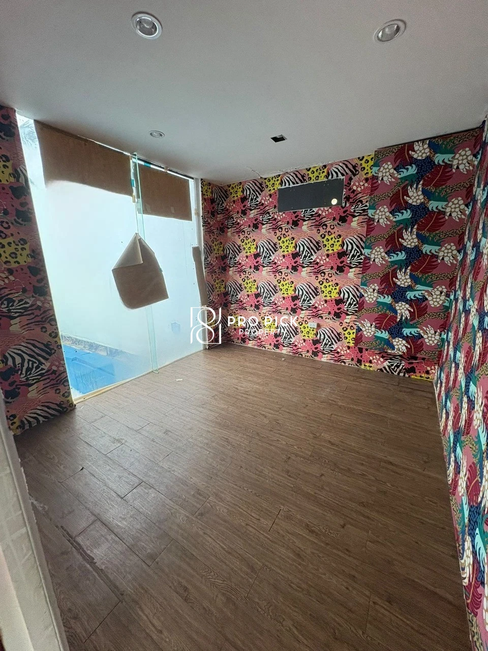For Rent Retail Space 140 sq.m. BTS Phrom Phong Sukhumvit Khlong Toei Bangkok PP-00755 photo 2