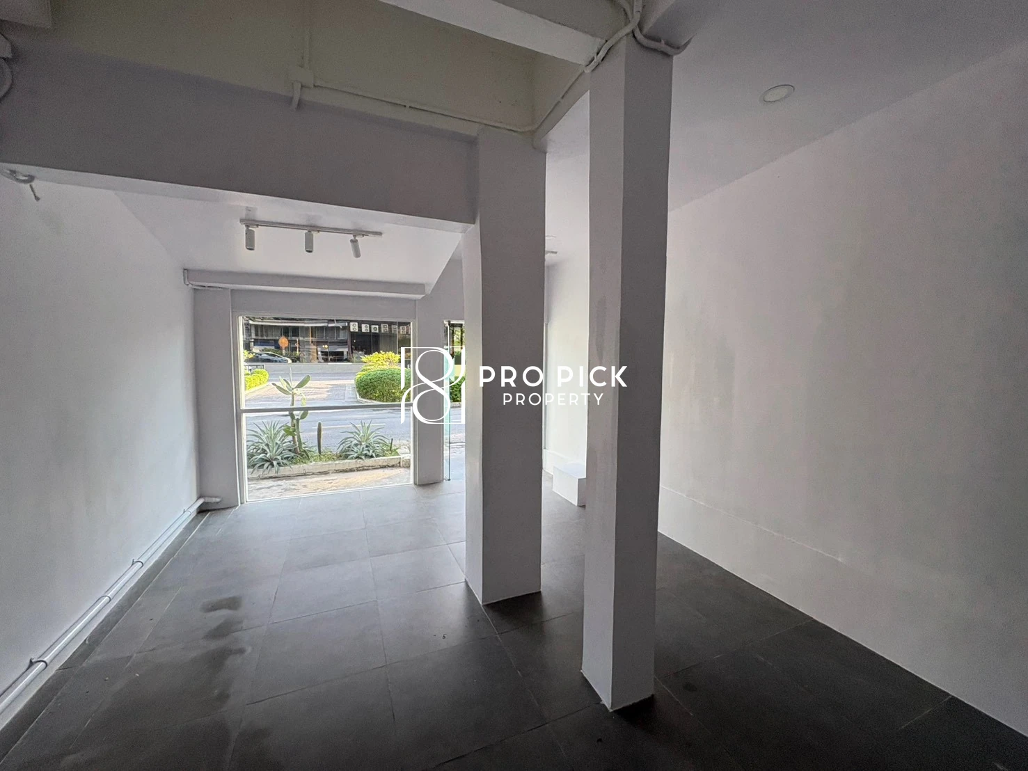 For Rent Retail Space 23 sq.m. near BTS Thong Lo Sukhumvit Watthana Bangkok PP-00761 more photos