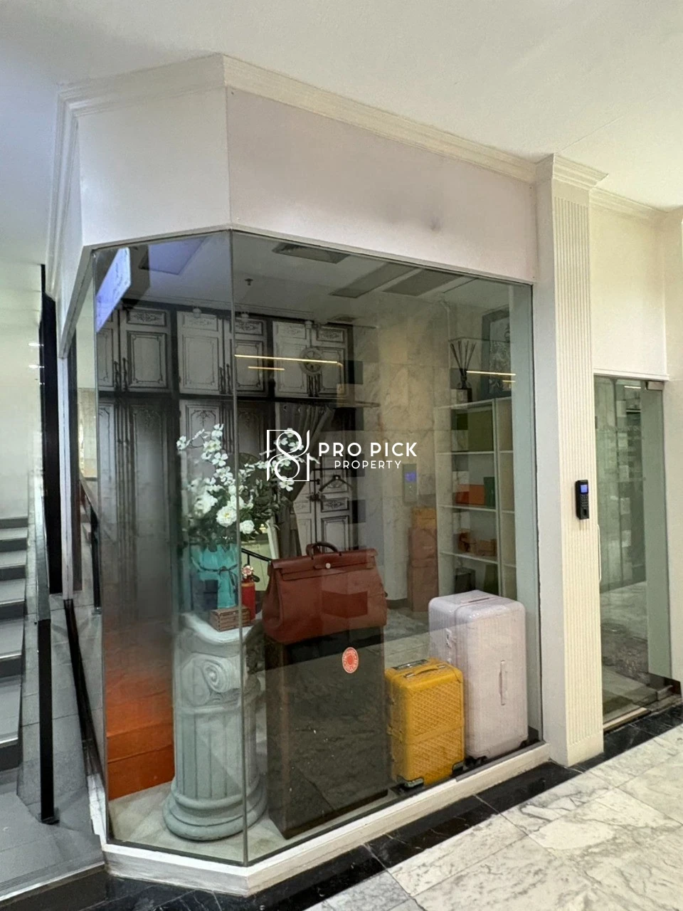 For Rent Retail Space 12 sq.m. BTS Chidlom Sukhumvit