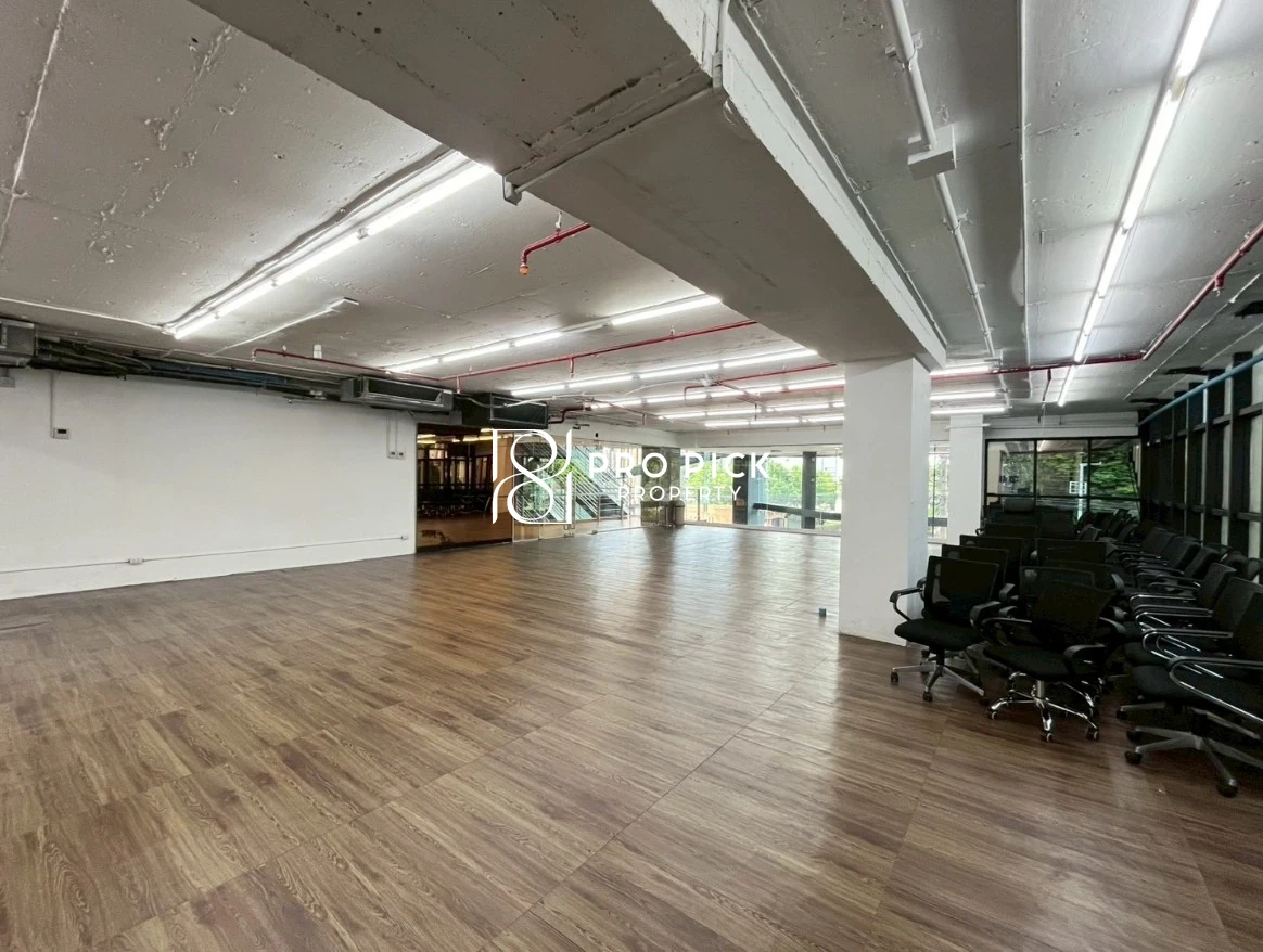 For Rent Retail Space 197 sq.m. BTS Ekkamai Sukhumvit Watthana Bangkok PP-00772 more photos
