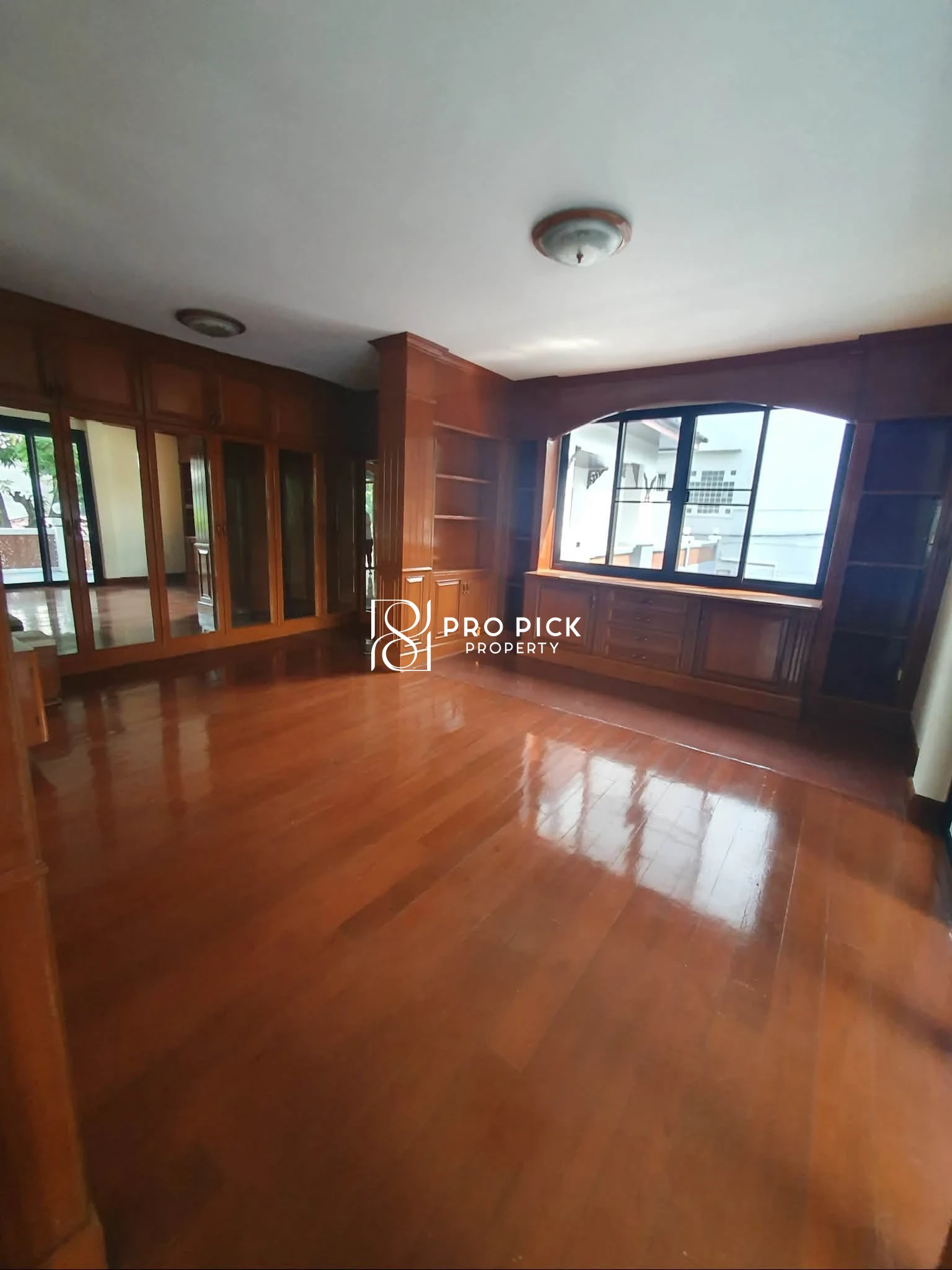 For Rent Detached House 200 Sq.w. MRT Lumphini Sathon Bangkok PP-00778 more photos
