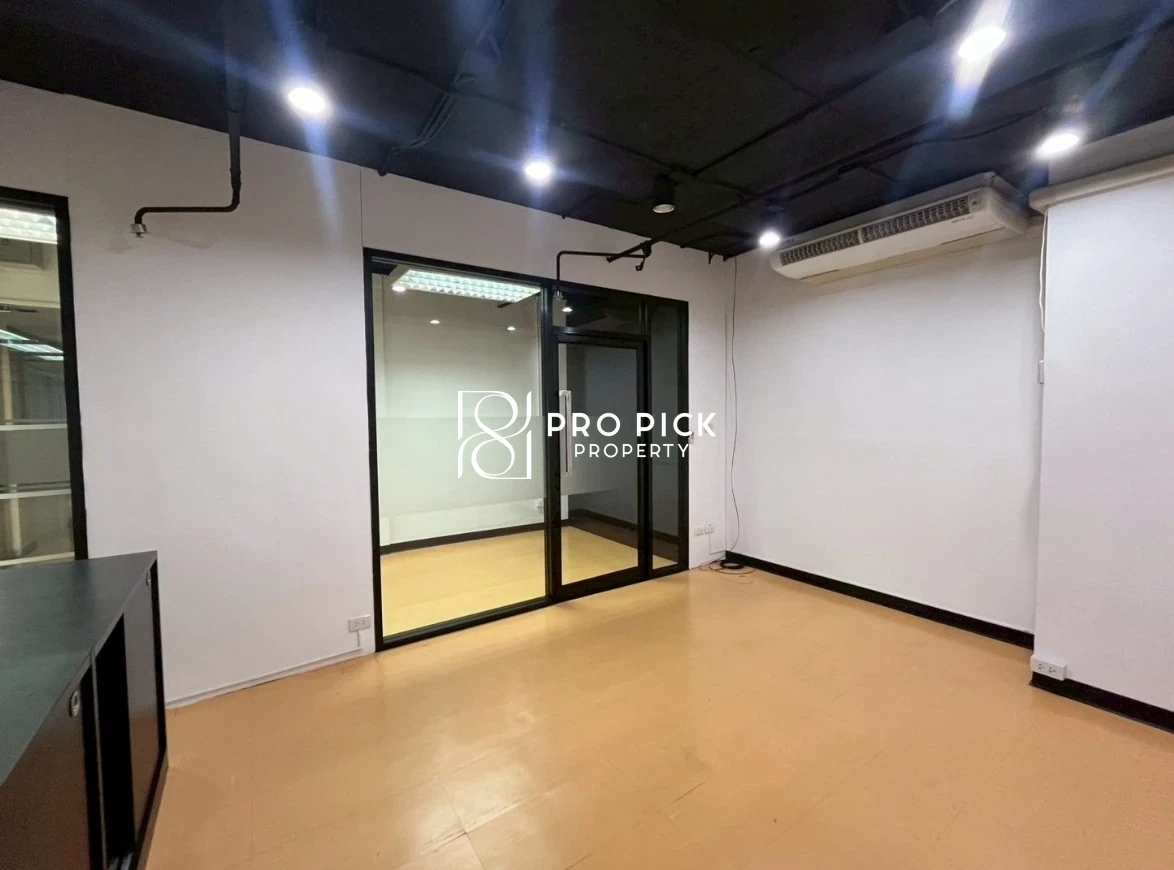 For Rent Office Space 90 sq.m. BTS Ekkamai Sukhumvit Watthana Bangkok PP-00779 more photos