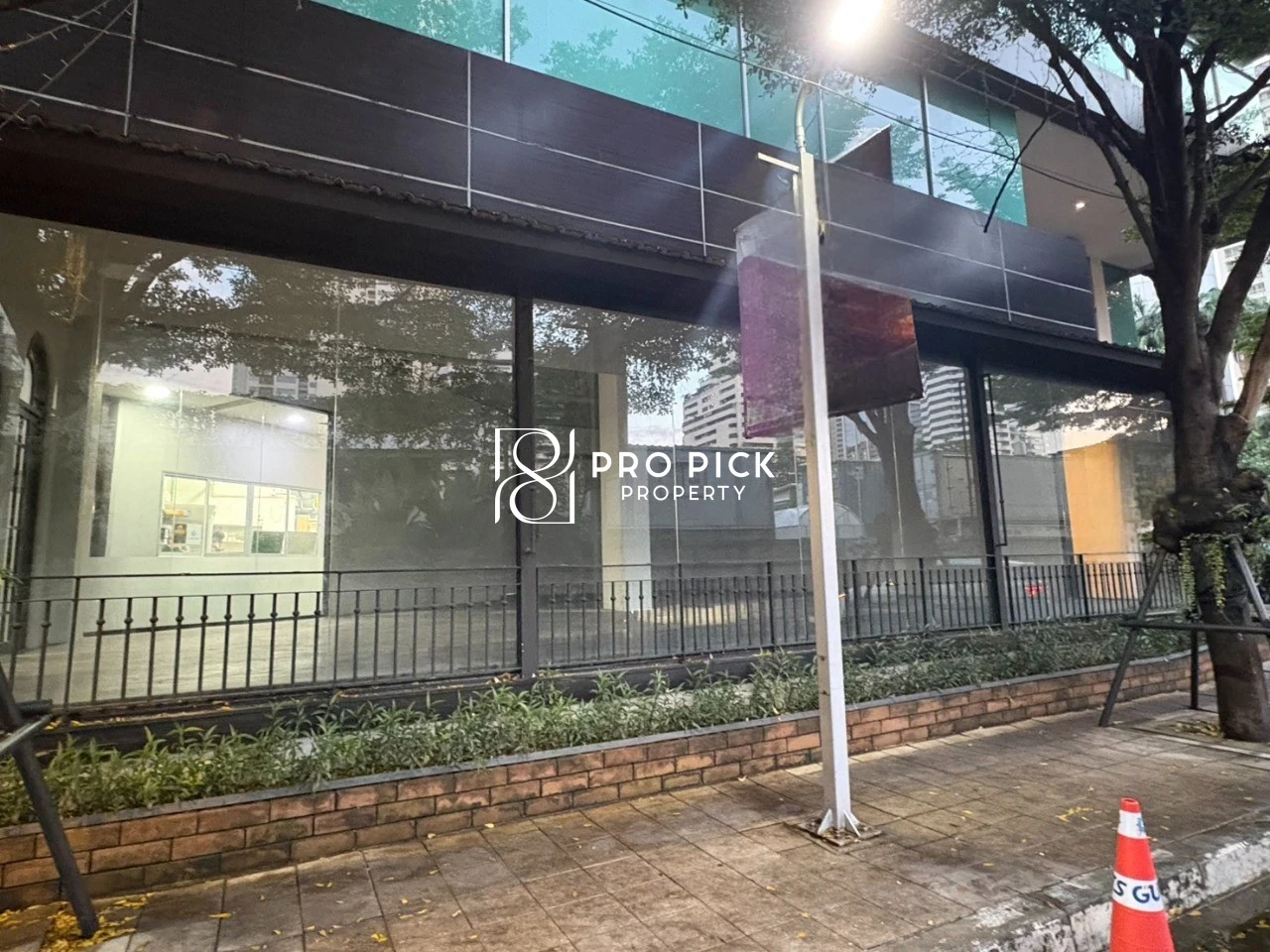 For Rent Retail Space 114 sq.m. BTS Asok Phromphong Sukhumvit