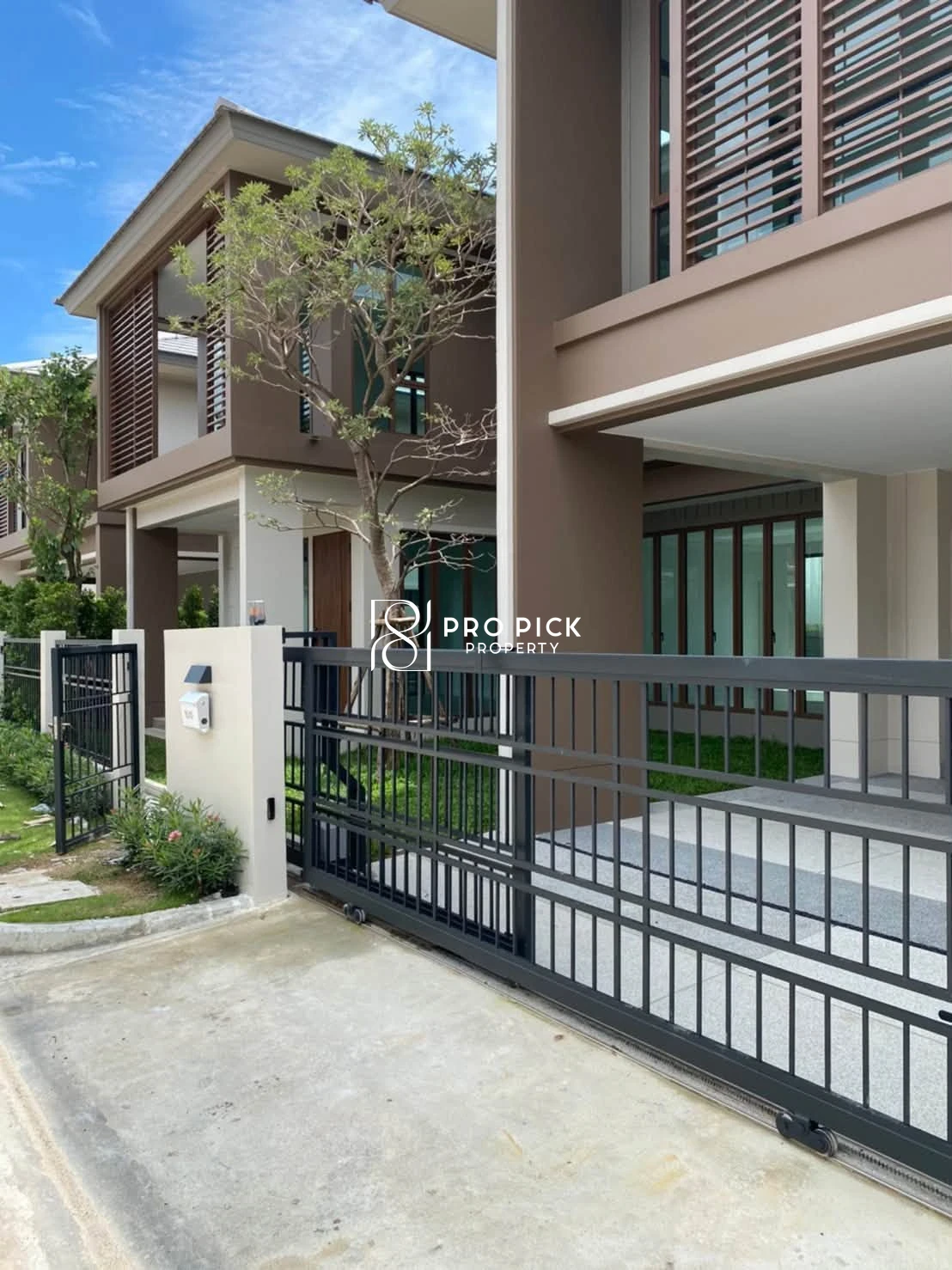 For Rent/Sale Detached House Burasiri Krungthep Kreetha 5 Bed
