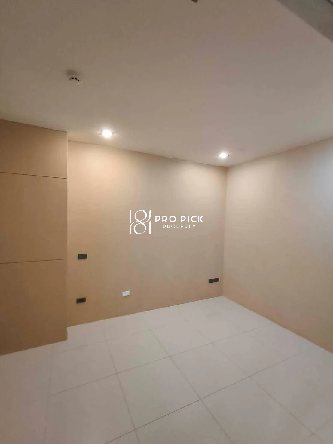 For Rent Retail Space Office Spaces 50 sq.m. BTS Ekkamai